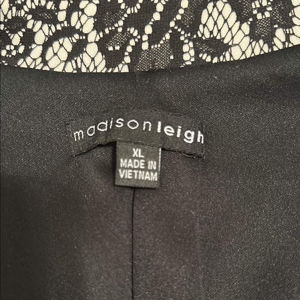 Chic Lace Pattern Blazer - Picture 6 of 6